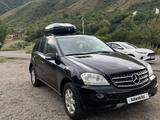 Mercedes-Benz ML 350 2005 годаүшін5 500 000 тг. в Атырау – фото 2