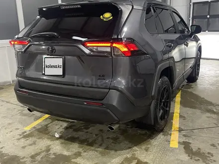 Toyota RAV4 2022 года за 17 500 000 тг. в Уральск