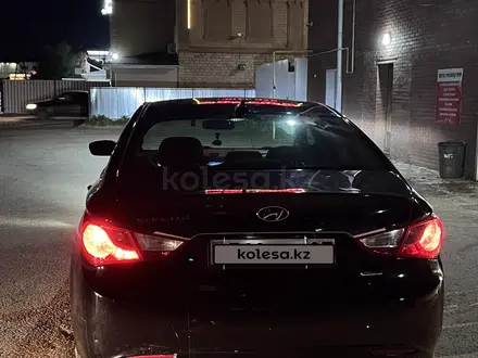 Hyundai Sonata 2010 года за 5 500 000 тг. в Уральск – фото 2