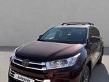 Toyota Highlander 2018 года за 15 500 000 тг. в Атырау