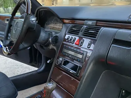 Mercedes-Benz E 280 1997 года за 2 300 000 тг. в Актау – фото 16