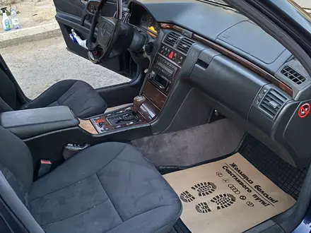 Mercedes-Benz E 280 1997 года за 2 300 000 тг. в Актау – фото 17
