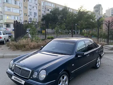 Mercedes-Benz E 280 1997 года за 2 300 000 тг. в Актау – фото 2