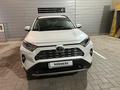 Toyota RAV4 2020 года за 15 890 000 тг. в Астана – фото 3