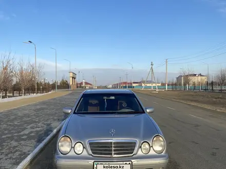 Mercedes-Benz E 320 1999 года за 4 200 000 тг. в Казалинск