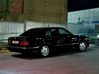 Mercedes-Benz E 320