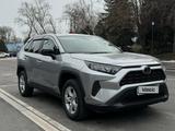 Toyota RAV4 2022 года за 18 500 000 тг. в Алматы – фото 2