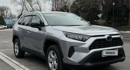 Toyota RAV4 2022 года за 18 500 000 тг. в Алматы – фото 2