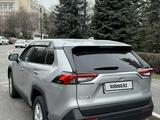 Toyota RAV4 2022 года за 18 500 000 тг. в Алматы – фото 5