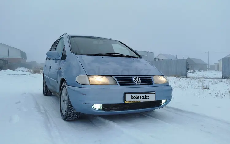 Volkswagen Sharan 1999 годаfor3 000 000 тг. в Костанай