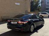 Toyota Camry 2018 года за 16 500 000 тг. в Костанай – фото 4