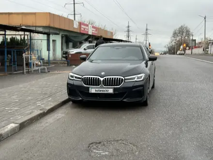 BMW 530 2022 года за 29 000 000 тг. в Шымкент – фото 2