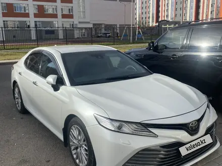 Toyota Camry 2018 года за 13 800 000 тг. в Астана