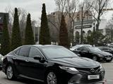 Toyota Camry 2018 года за 13 800 000 тг. в Алматы – фото 3