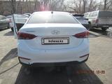 Hyundai Accent 2020 года за 5 800 000 тг. в Караганда – фото 3