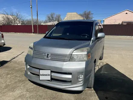 Toyota Voxy 2005 года за 5 500 000 тг. в Кульсары