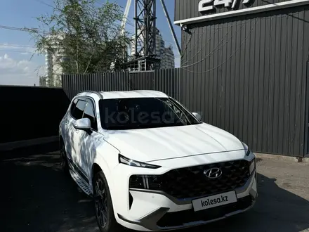 Hyundai Santa Fe 2021 года за 17 800 000 тг. в Алматы