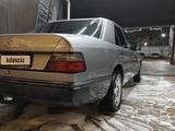 Mercedes-Benz E 220 1988 года за 2 200 000 тг. в Алматы – фото 5