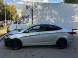 Hyundai Solaris 2011 года за 2 500 000 тг. в Актобе – фото 2