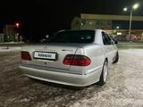 Mercedes-Benz E 320 2002 годаүшін5 500 000 тг. в Актобе – фото 4