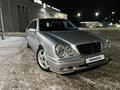 Mercedes-Benz E 320 2002 годаүшін5 500 000 тг. в Актобе – фото 8