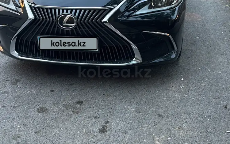 Lexus ES 250 2019 года за 19 900 000 тг. в Шымкент