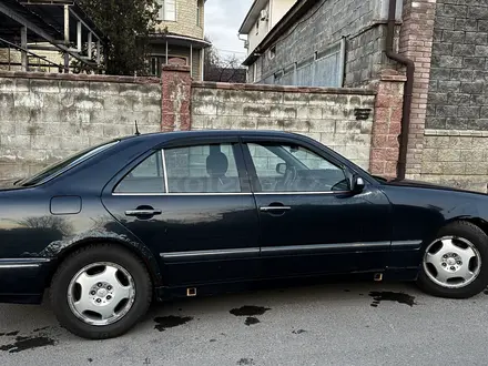 Mercedes-Benz E 280 2000 года за 2 600 000 тг. в Алматы – фото 2