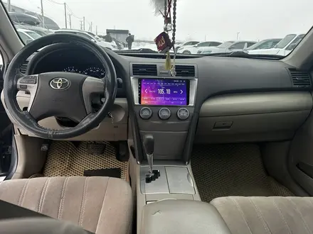 Toyota Camry 2010 года за 7 300 000 тг. в Уральск – фото 4