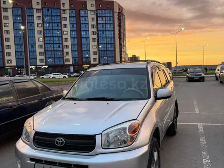 Toyota RAV4 2005 года за 4 200 000 тг. в Астана