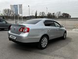 Volkswagen Passat 2005 года за 3 900 000 тг. в Алматы – фото 4