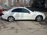 Mercedes-Benz C 240 2004 года за 4 550 000 тг. в Талдыкорган – фото 4