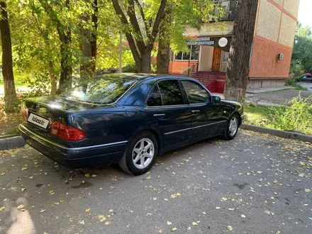 Mercedes-Benz E 230 1995 года за 2 200 000 тг. в Тараз – фото 9