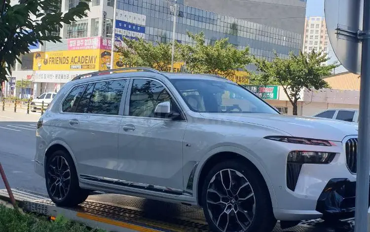 BMW X7 2023 года за 72 000 000 тг. в Алматы