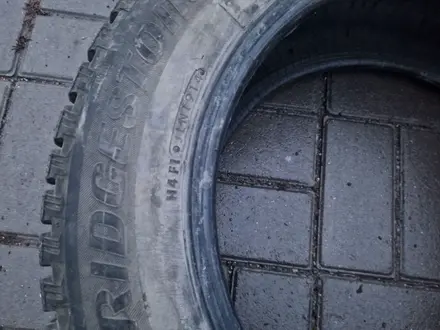 Зимние шины б/у BRIDGESTONE BLIZZAK за 120 000 тг. в Астана – фото 3