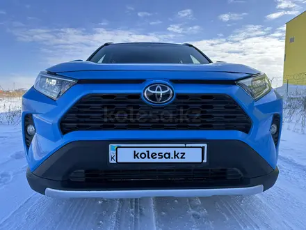 Toyota RAV4 2021 года за 12 900 000 тг. в Астана