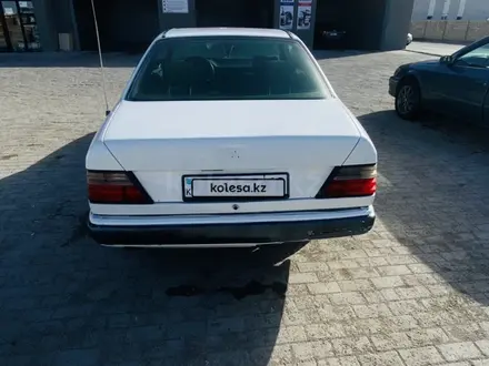 Mercedes-Benz E 200 1992 года за 1 300 000 тг. в Актау – фото 4