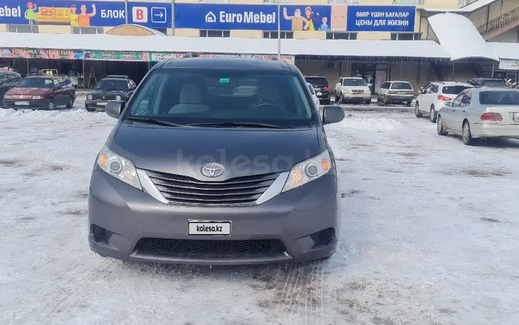 Toyota Sienna 2017 года за 14 500 000 тг. в Алматы