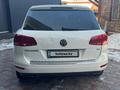 Volkswagen Touareg 2010 года за 8 000 000 тг. в Алматы – фото 14