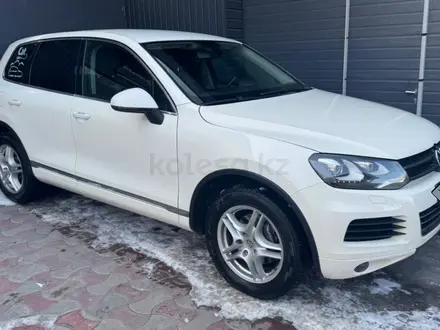Volkswagen Touareg 2010 года за 8 000 000 тг. в Алматы – фото 17