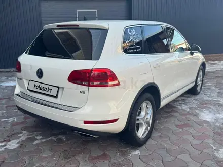 Volkswagen Touareg 2010 года за 8 000 000 тг. в Алматы – фото 19