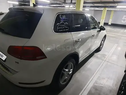 Volkswagen Touareg 2010 года за 8 000 000 тг. в Алматы – фото 26