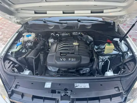 Volkswagen Touareg 2010 года за 8 000 000 тг. в Алматы – фото 20