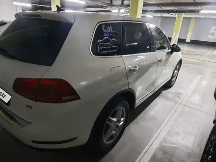 Volkswagen Touareg 2010 года за 8 000 000 тг. в Алматы – фото 2