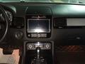 Volkswagen Touareg 2010 года за 8 000 000 тг. в Алматы – фото 9