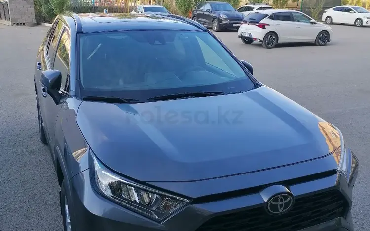 Toyota RAV4 2019 года за 13 800 000 тг. в Актобе