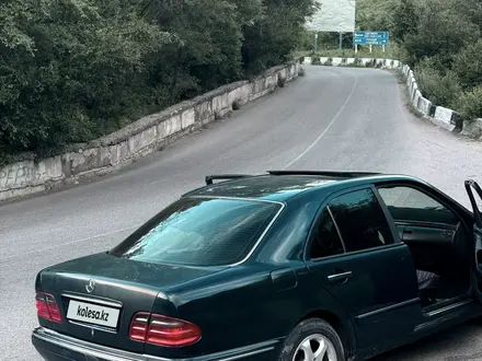 Mercedes-Benz E 230 1997 года за 1 780 000 тг. в Алматы – фото 3