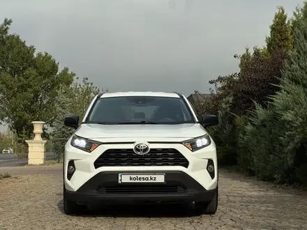 Toyota RAV4 2019 года за 11 900 000 тг. в Алматы – фото 2