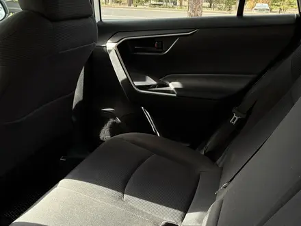Toyota RAV4 2019 года за 11 900 000 тг. в Алматы – фото 15