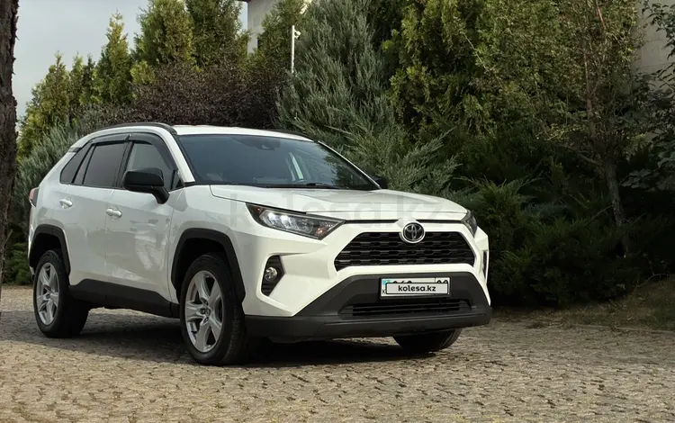 Toyota RAV4 2019 года за 11 900 000 тг. в Алматы