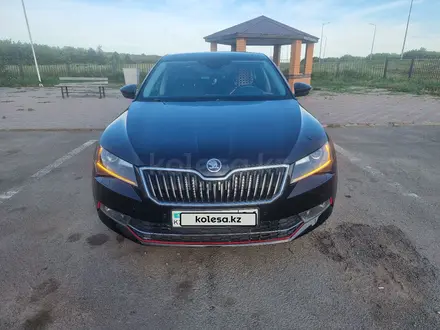 Skoda Superb 2018 года за 14 800 000 тг. в Астана – фото 2